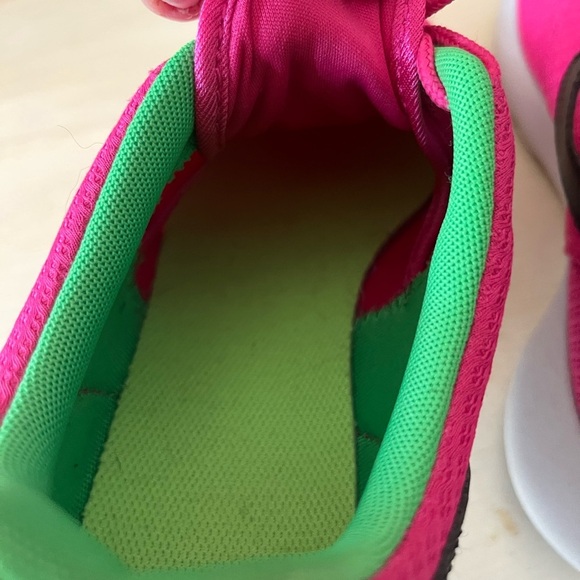 NIKE Roshe Run - Pink/White/Green Girls 7Y - Picture 13 of 16